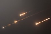 梦见剪发伊朗以导弹齐射回应以色列的大规模袭击