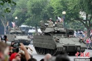 梦见剪发美国纪念陆军成立250周年阅兵仪式在华盛顿举行