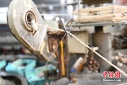 梦见剪发小蚕虫变身“产业龙”，广西这座小城如何实现“破茧重生”？