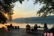梦见剪发“移动卧室”重塑旅行方式 “Z世代”爱上车轮上的家
