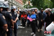 梦见剪发美国多地举行“没有国王”抗议活动